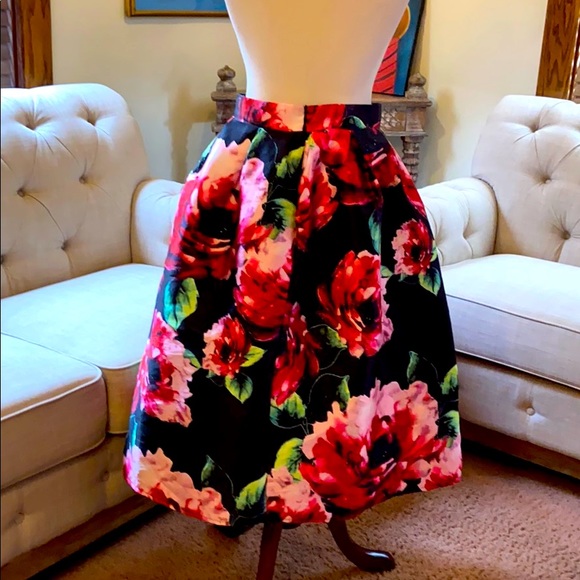 L’Atiste Poof Floral Skirt - Picture 2 of 3